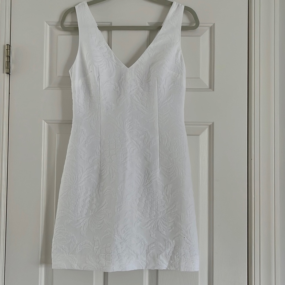 NWOT. V-neck Lilly Pulitzer Shift Dress